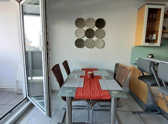 Apartamento Tower With Private Terrace Next To Uno